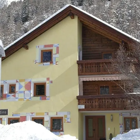 Ers Curtins Apartment Zernez